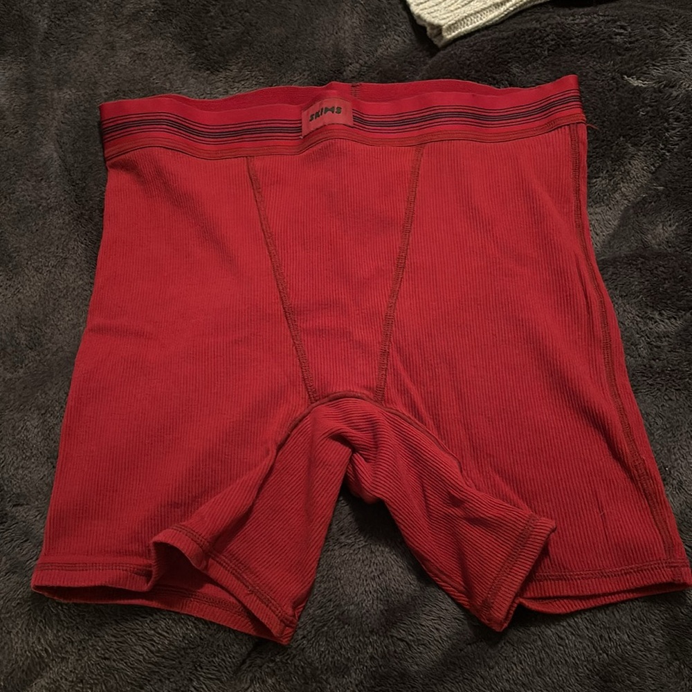 SKIMS Red Ribbed Lounge Set - Picture 4 of 5